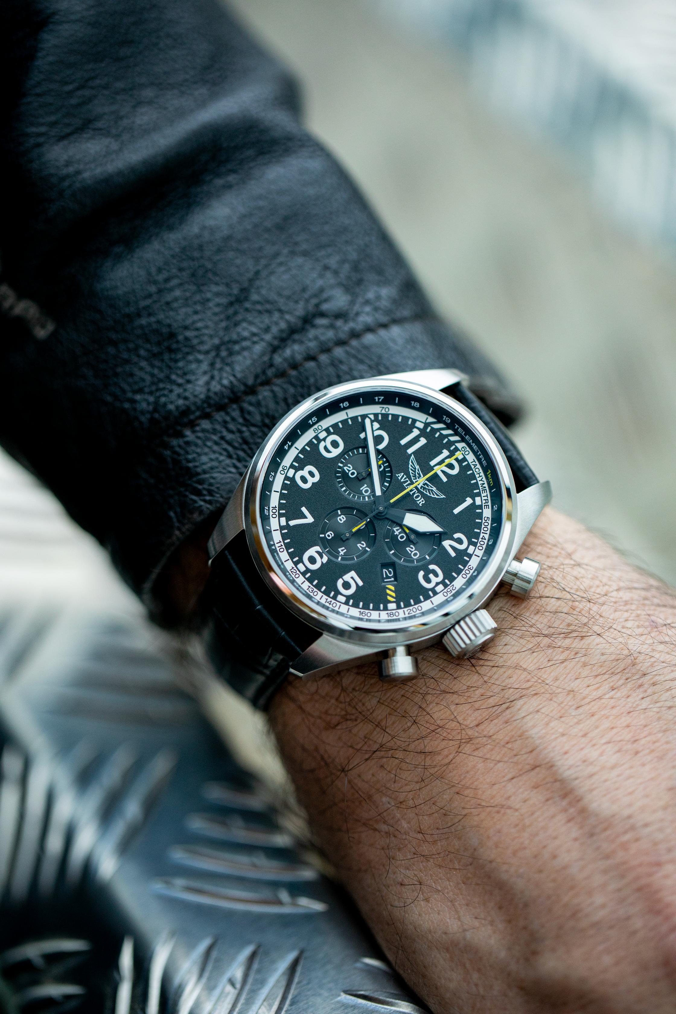 Hodinky AVIATOR SWISS AIRACOBRA P45 CHRONO V.2.25.0.169.4