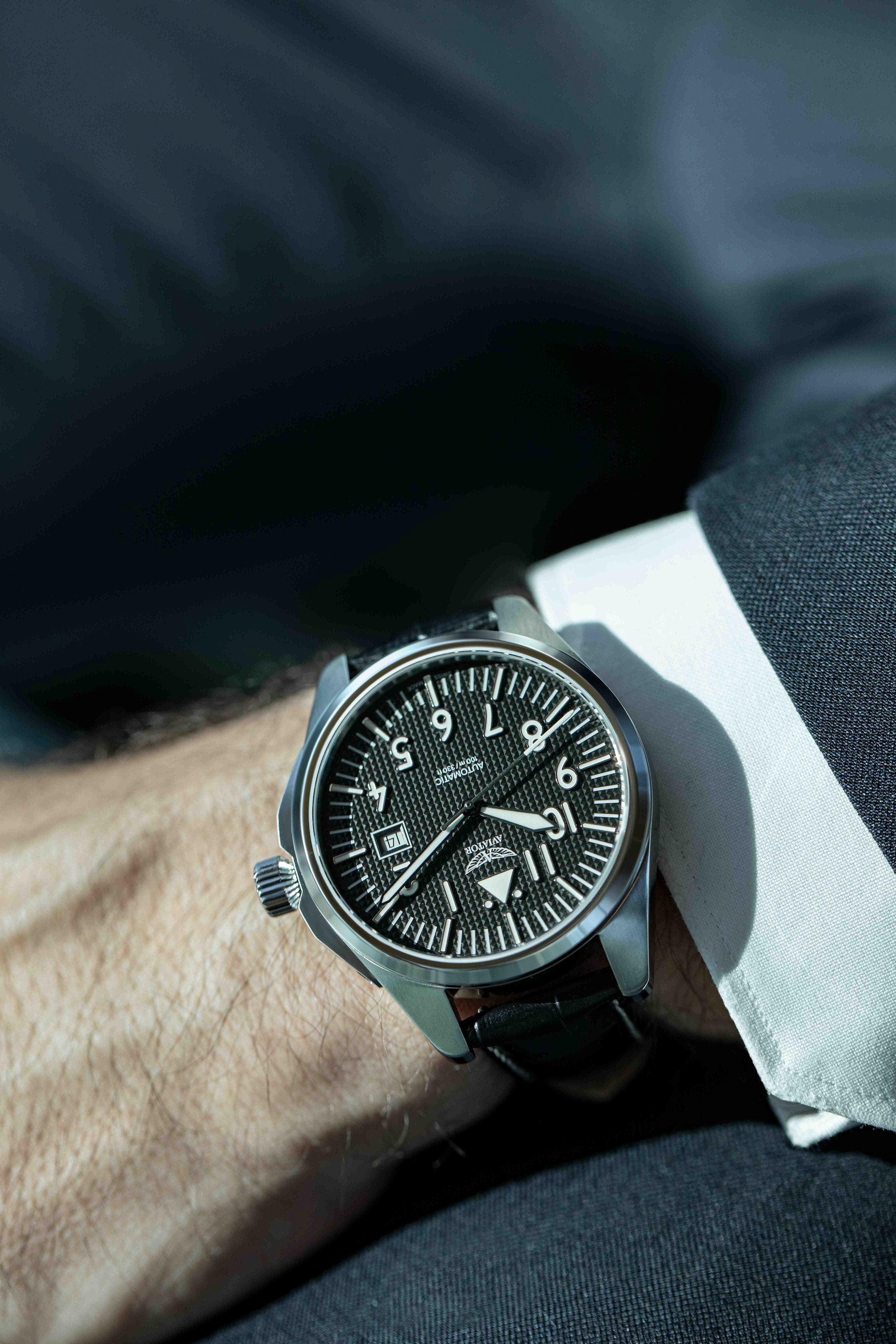 AVIATOR SWISS AIRACOBRA 43 AUTO V.3.39.0.333.4 watch