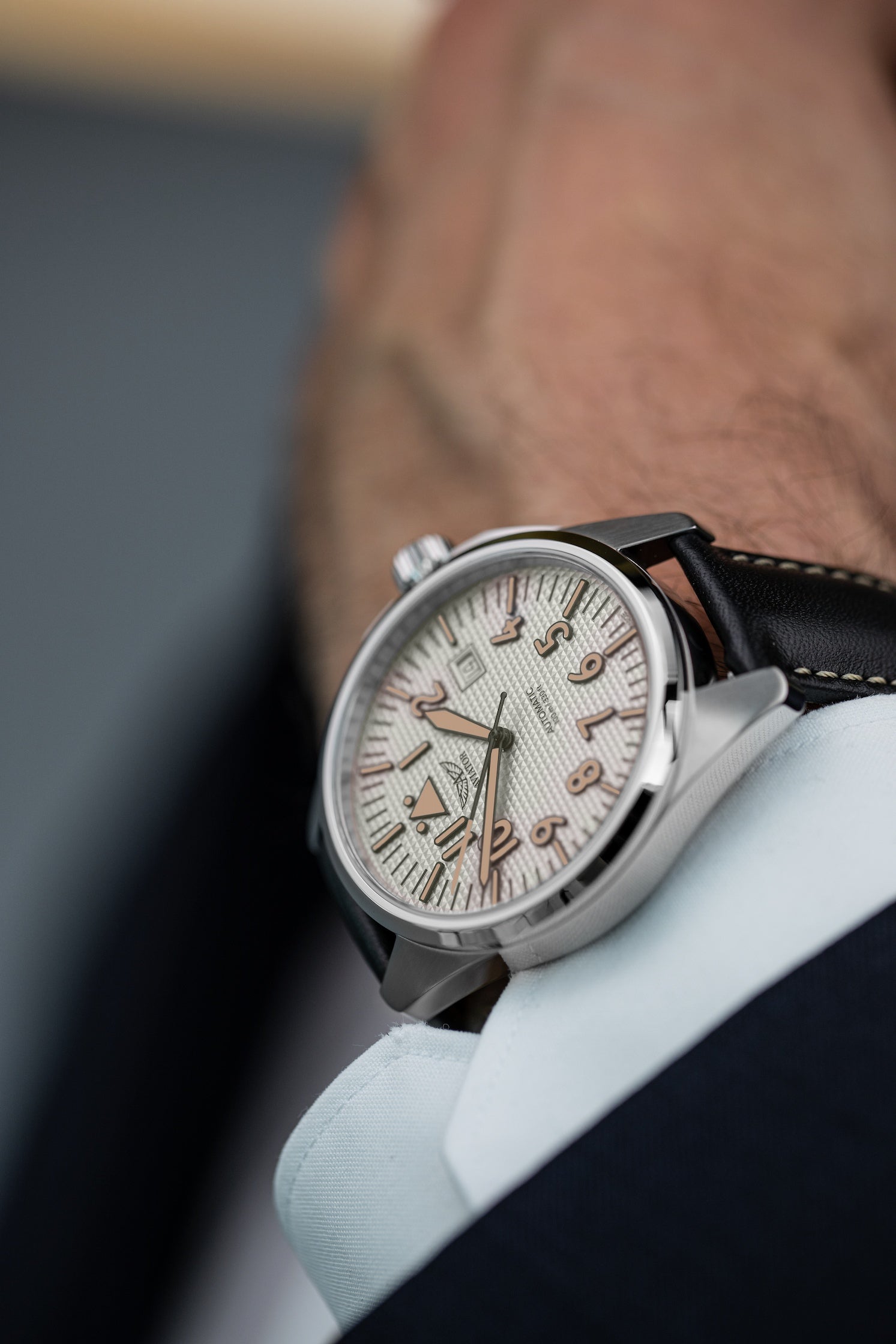 AVIATOR SWISS AIRACOBRA 43 AUTO V.3.39.0.336.4 watch