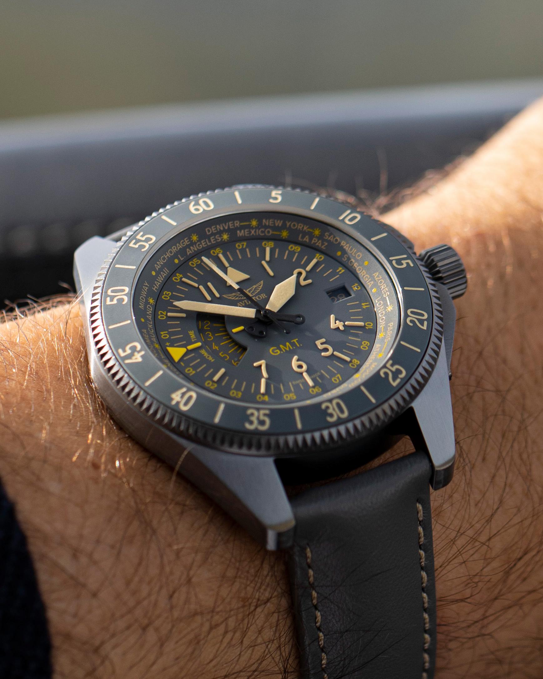 Hodinky AVIATOR SWISS AIRACOBRA GMT V.1.37.7.305.4