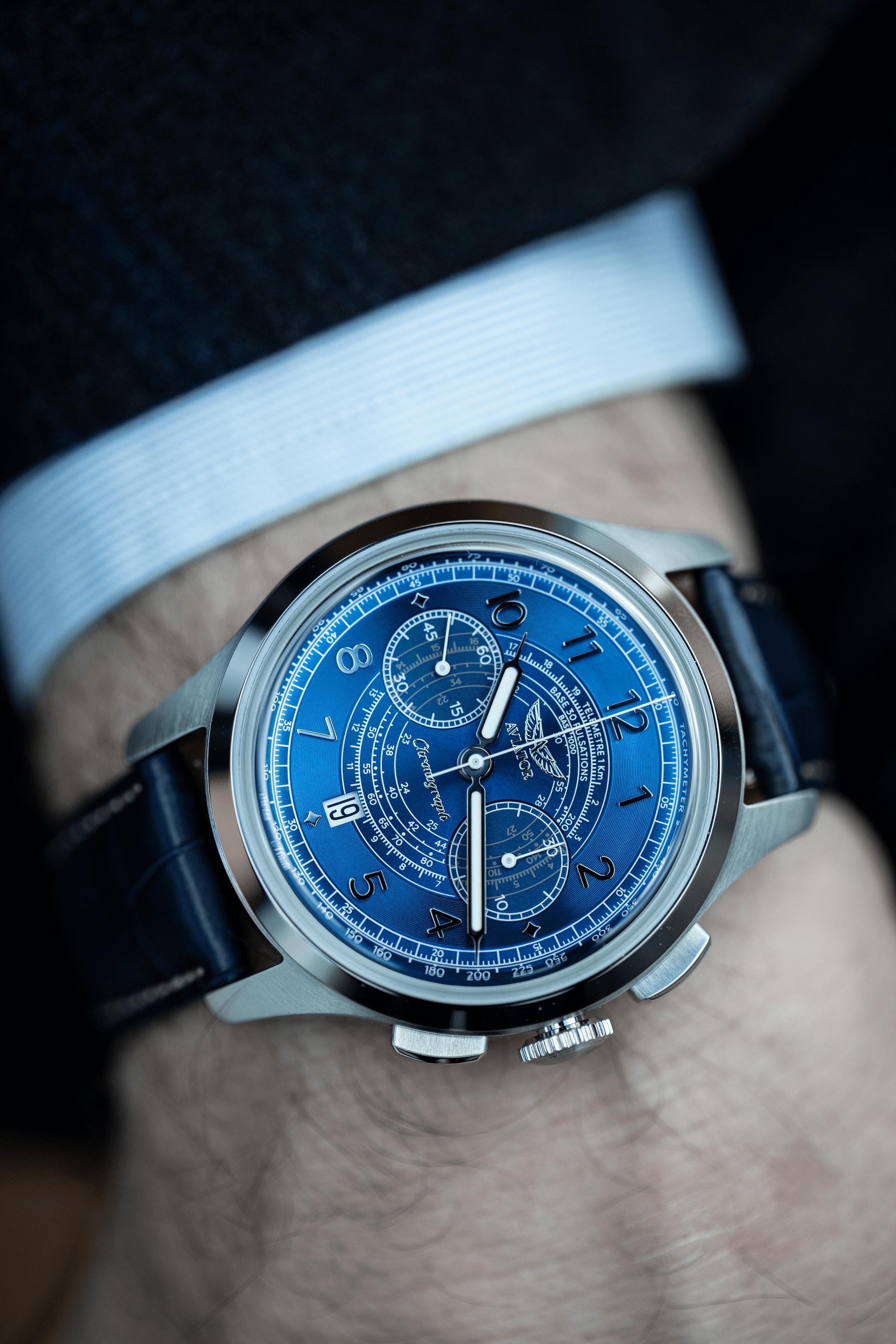 Hodinky AVIATOR SWISS HERITAGE CHRONOGRAPH TRIMETER AUTO V.4.40.0.356.4