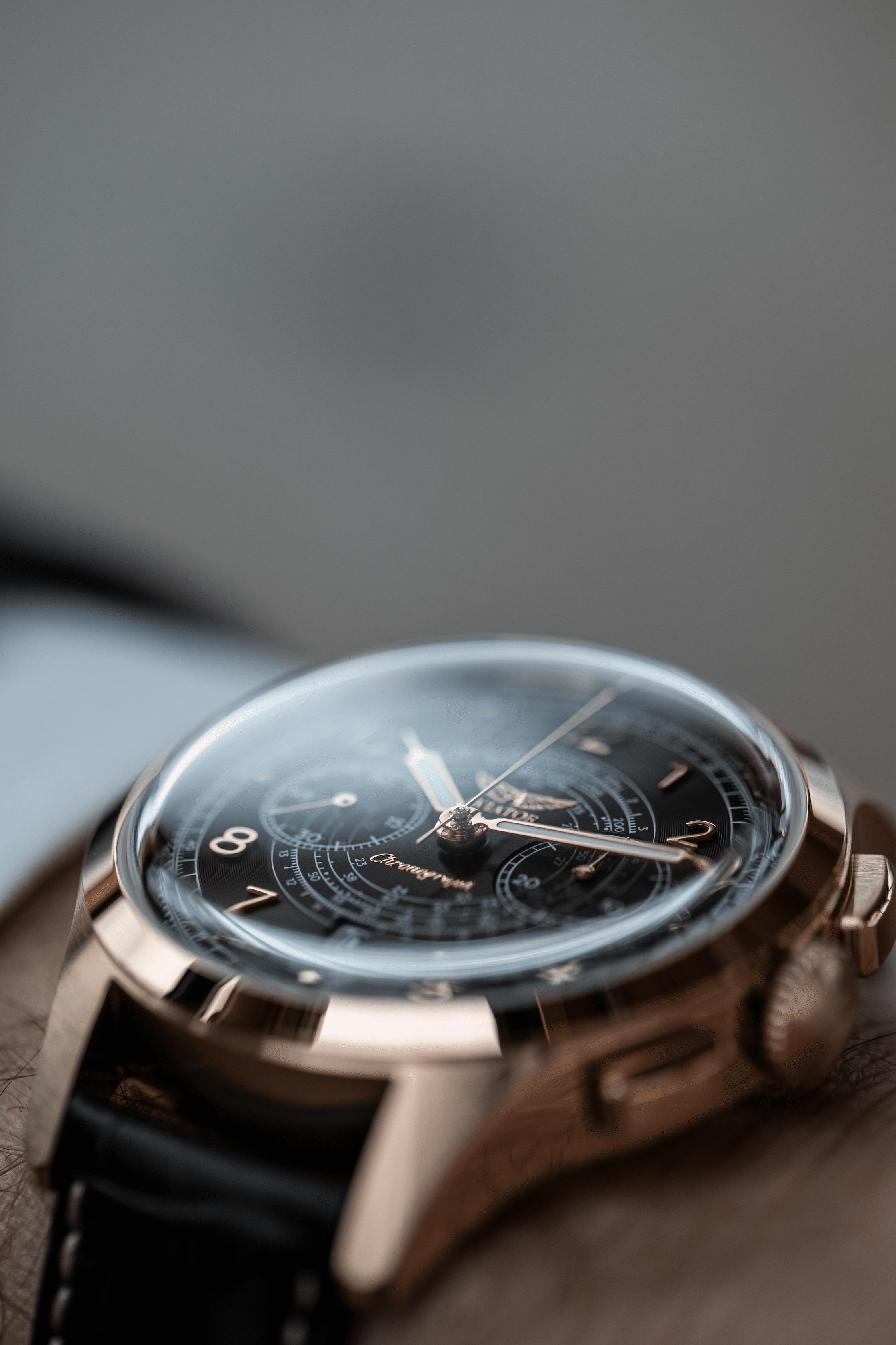 Hodinky AVIATOR SWISS HERITAGE CHRONOGRAPH TRIMETER AUTO V.4.40.2.355.4
